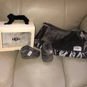 Ugg Baby Booties Bixbee and Lovey Set 0/1